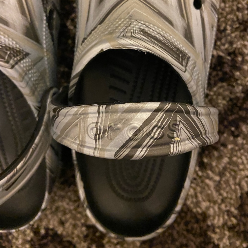 Raiders NFL COLORS silver&black 9 NEW crocs - Picture 5 of 11